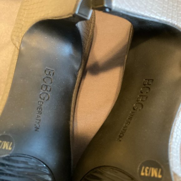 BCBG Generations Low Heel Pump (7N) - Picture 4 of 6